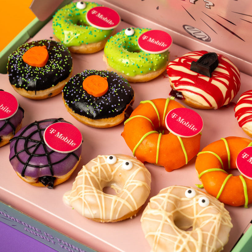 Halloween Office Box XL – 60 Mini-Donuts mit Logo (VG)